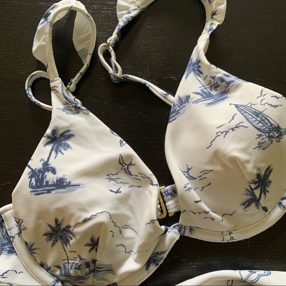 HOLLISTER Ruffle White and Blue Beach Bikini Top and Bottom - Picture 9 of 13